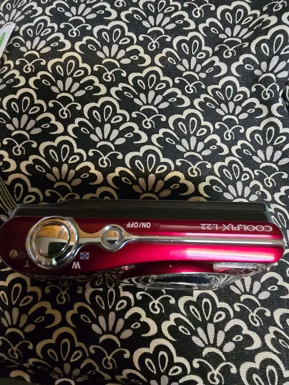 Nikon COOLPIX L22 12MP Digital Camera - Red READ** battery door will not latch.